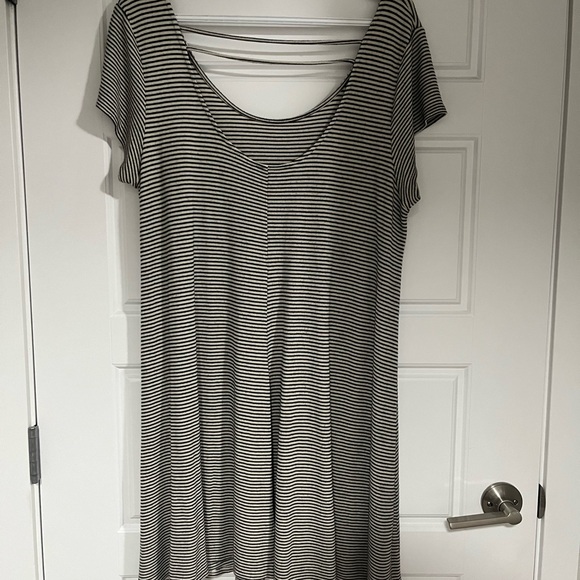 Maternity Striped Dress - Picture 4 of 4